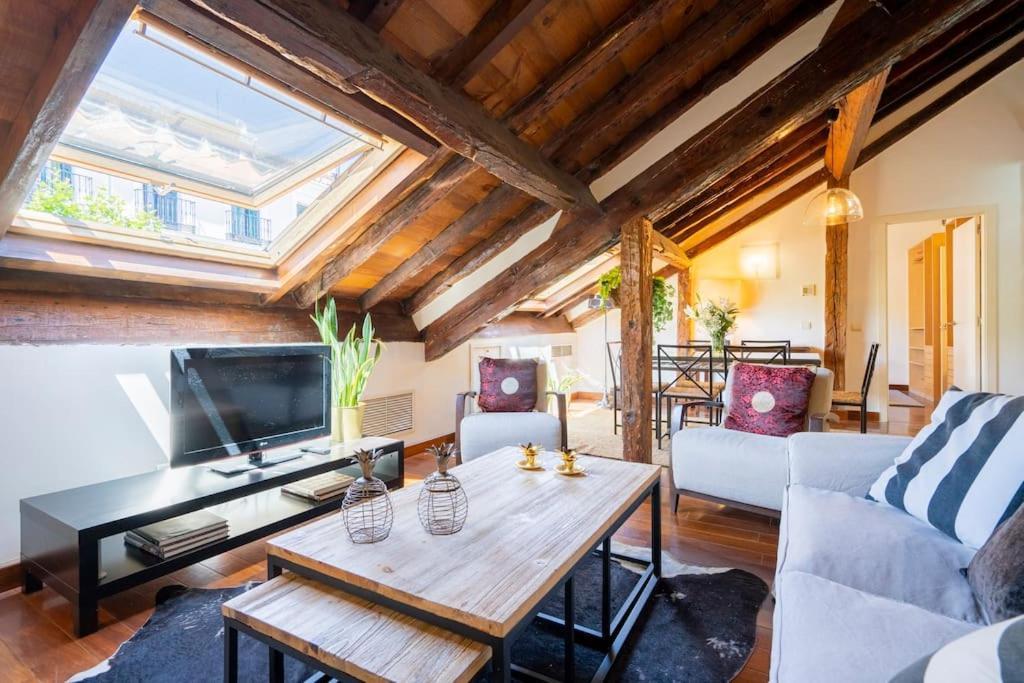 Calm And Bright Apartment, Center La Latina D.alb Appartamento